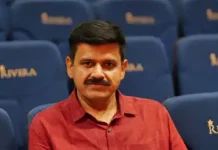 കോളജിൽ വോട്ടുചോദിക്കാനെത്തിയ സന്ദീപ് വാരിയർക്ക് നേരെ ആക്രമണം; 2 പേർക്ക് പരുക്ക്