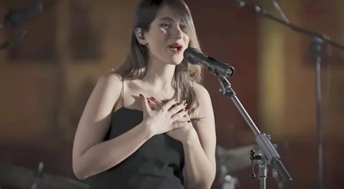 parastoo-ahmady-iran-singer