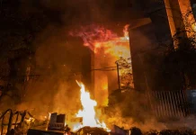 മതനിന്ദ ആരോപിച്ച് ഹിന്ദു യുവാവിനെ കൊലപ്പെടുത്തി മരത്തിൽ കെട്ടിത്തൂക്കി; 7 പേർ അറസ്റ്റിൽ