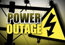 മഴ കനത്തു, കിഴക്കൻ പ്രവിശ്യയിൽ മണിക്കൂറുകൾ വൈദ്യുതി മുടങ്ങി; മെഴുകുതിരി വെട്ടത്തിലും മൊബൈൽ വെളിച്ചത്തിലും ജനജീവിതം