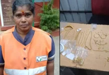 തെരുവിൽ നിന്ന് കിട്ടിയ 45 ലക്ഷം രൂപ വിലവരുന്ന സ്വർണാഭാരണങ്ങൾ തിരികെയേൽപ്പിച്ച് ശുചീകരണ തൊഴിലാളി; ആദരിച്ച് തമിഴ്നാട് മുഖ്യമന്ത്രി