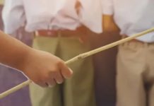 ഹോംവർക്ക് ചെയ്തില്ല; രണ്ടാം ക്ളാസുകാരനെ ചൂരൽ കൊണ്ട് പൊതിരെ തല്ലി അധ്യാപകൻ; കാലാകെ പാടുകൾ