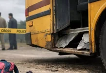 സ്കൂള് ബസിന്റെ ഫ്ലോർ തകര്ന്ന് റോഡിലേക്ക് വീണു; പിന്ചക്രം കയറി ആറുവയസുകാരിക്ക് ദാരുണാന്ത്യം