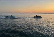 ജുബൈൽ തീരത്ത് ബോട്ട് തകർന്നു, രണ്ട് പൗരന്മാരെ രക്ഷസേന രക്ഷപ്പെടുത്തി