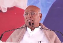 “കേരളത്തിൽ ഇപ്പോൾ കമ്യൂണിസ്റ്റ് ജനതാ പാർട്ടി”; സിപിഐഎമ്മിനെതിരെ ഡീൽ ആരോപണത്തിൽ ആഞ്ഞടിച്ച് ഖാർഗെ