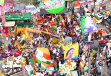 കലാശം കളറായി; പരസ്യപ്രചാരണം സമാപിച്ചു; മറ്റന്നാള് കേരളം പോളിങ് ബൂത്തിലേക്ക്