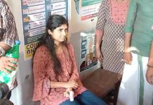 ചൂണ്ടു വിരലിൽ മുറിവ് പറ്റിയതിനെതുടർന്ന് അനുമതി നിഷേധിക്കപ്പെട്ട യുവതി ഒടുവിൽ വോട്ട് രേഖപ്പെടുത്തി