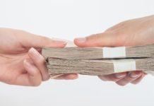 ജോലിക്ക് ഹാജരാകാതെ ശമ്പളം കൈപ്പറ്റി, ഒന്നും രണ്ടുമല്ല പത്ത് വർഷം!; ജീവനക്കാരിക്ക് അഞ്ചു വർഷം തടവുശിക്ഷ വിധിച്ച് കുവൈത്ത് കോടതി