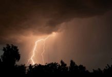 കുടുംബത്തോടൊപ്പം ഉറവപ്പാറയിലെത്തി; ഇടിമിന്നലേറ്റ് 13കാരിക്ക് ദാരുണാന്ത്യം