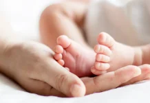 വീട്ടിൽ വച്ച് പ്രസവം, നവജാത ശിശു മരിച്ചു; ഭാര്യ ഗർഭിണിയാണെന്ന് അറിഞ്ഞിരുന്നില്ലെന്ന് യുവാവ്